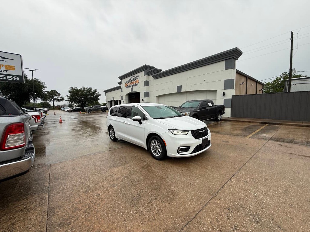 Chrysler Pacifica Vehicle Full-screen Gallery Image 41