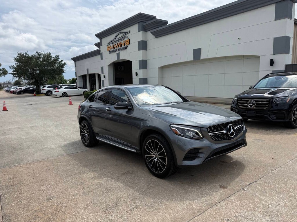 Mercedes-Benz GLC Vehicle Full-screen Gallery Image 02