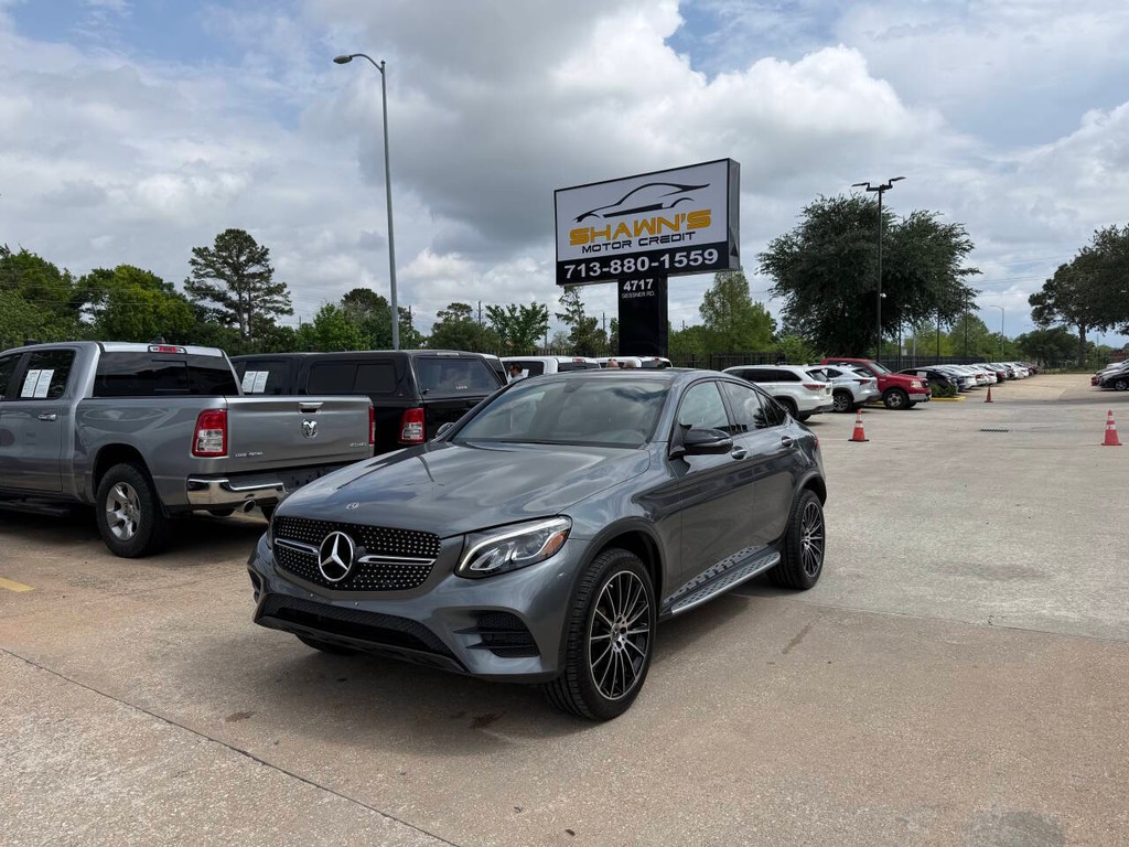 Mercedes-Benz GLC Vehicle Full-screen Gallery Image 03