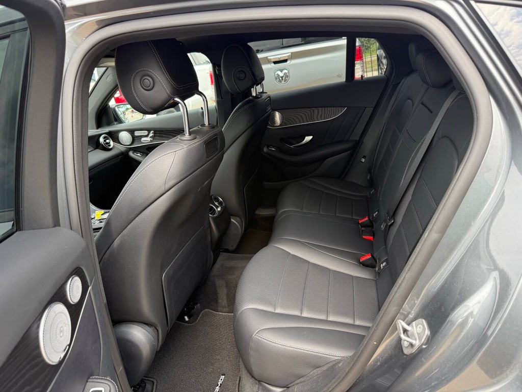 Mercedes-Benz GLC Vehicle Full-screen Gallery Image 13