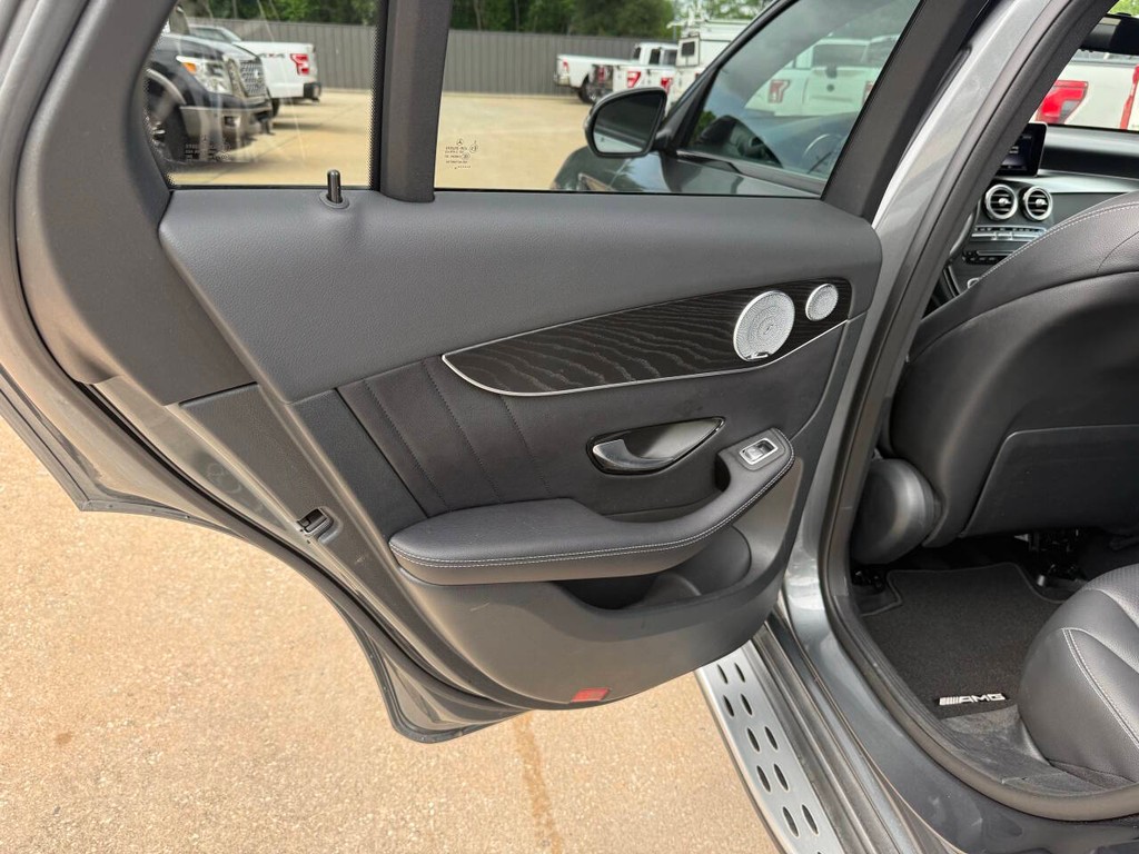 Mercedes-Benz GLC Vehicle Full-screen Gallery Image 14