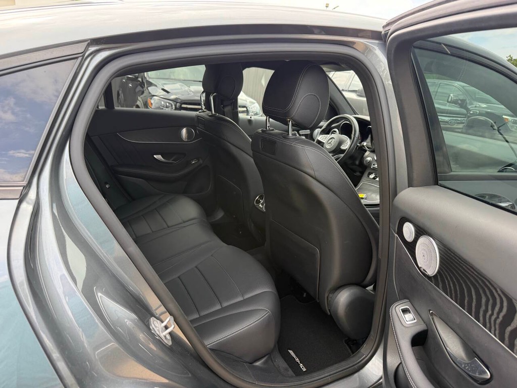 Mercedes-Benz GLC Vehicle Full-screen Gallery Image 15