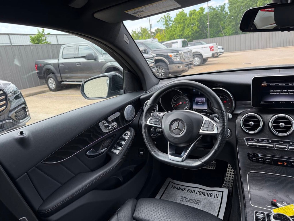 Mercedes-Benz GLC Vehicle Full-screen Gallery Image 19