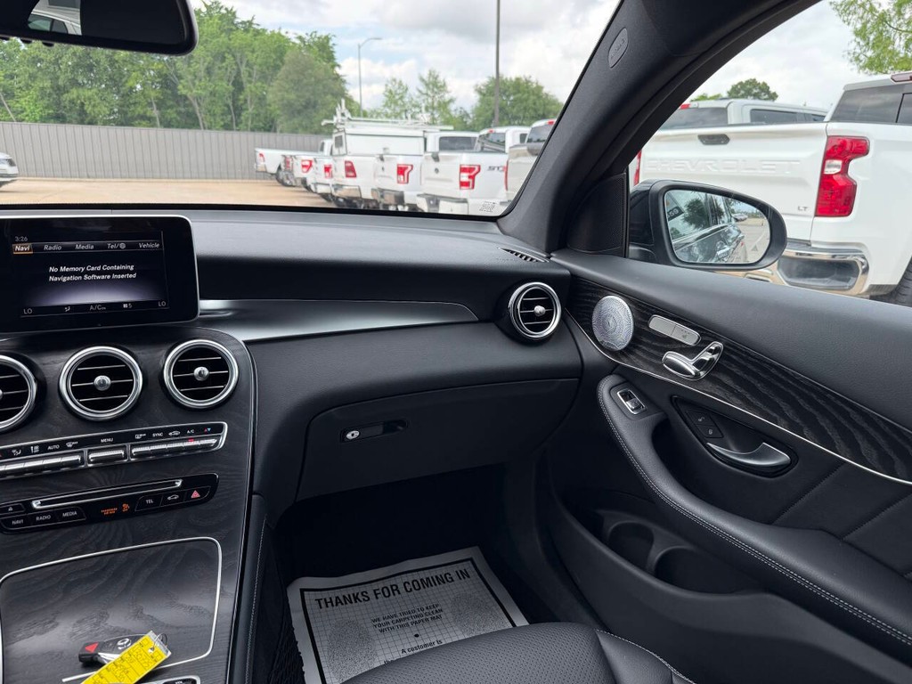 Mercedes-Benz GLC Vehicle Full-screen Gallery Image 20