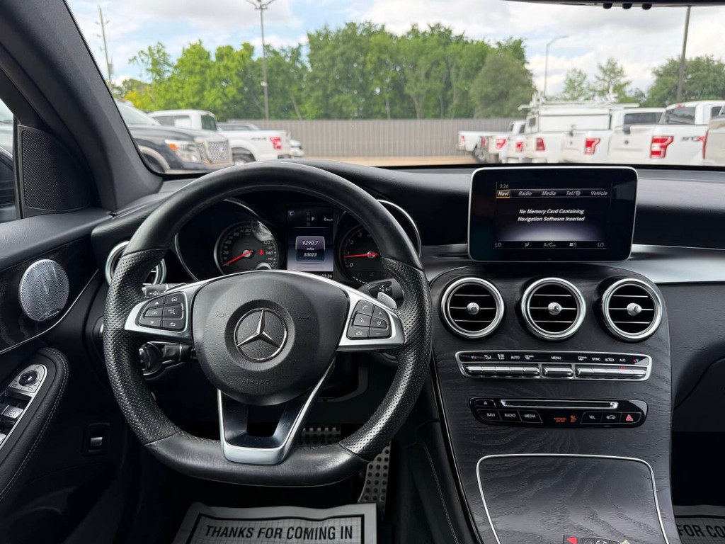 Mercedes-Benz GLC Vehicle Full-screen Gallery Image 21