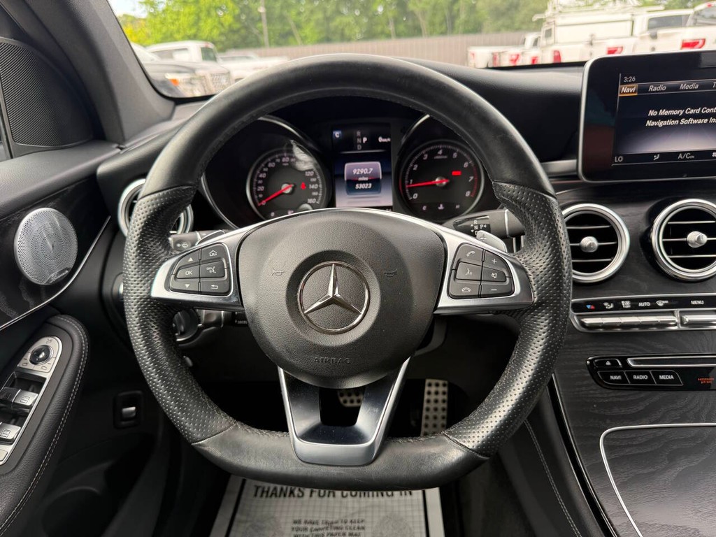 Mercedes-Benz GLC Vehicle Full-screen Gallery Image 22