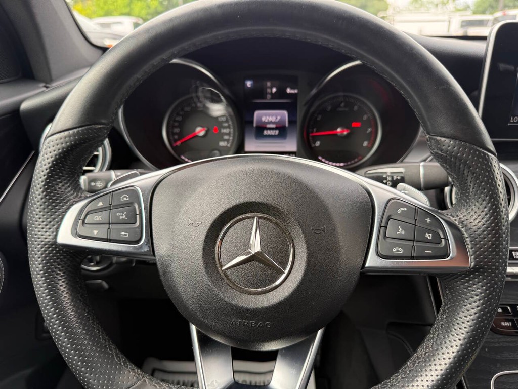 Mercedes-Benz GLC Vehicle Full-screen Gallery Image 23