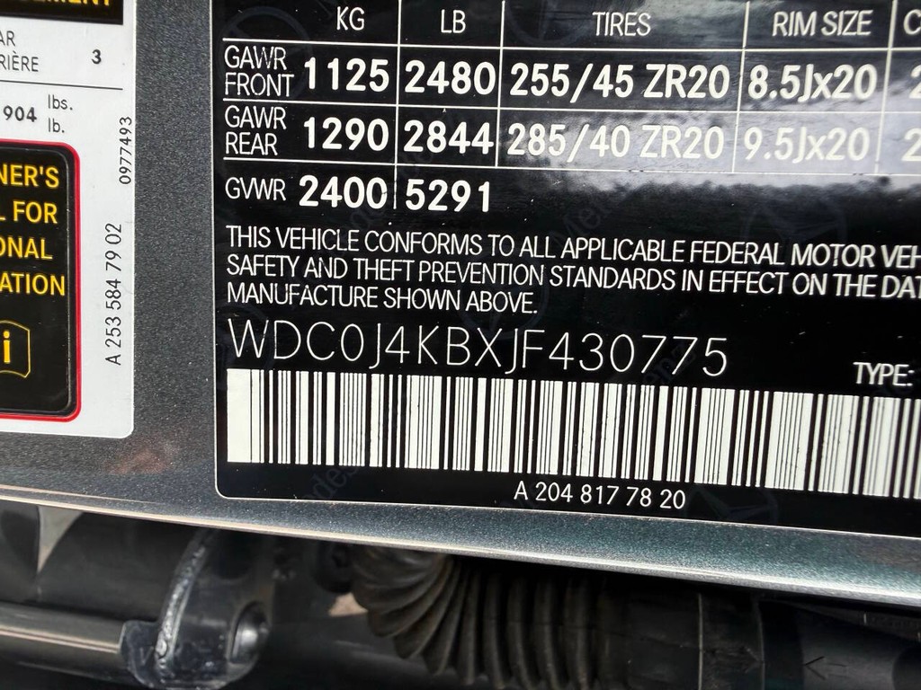 Mercedes-Benz GLC Vehicle Full-screen Gallery Image 33