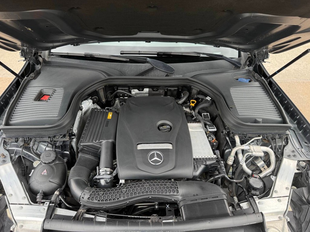 Mercedes-Benz GLC Vehicle Full-screen Gallery Image 34