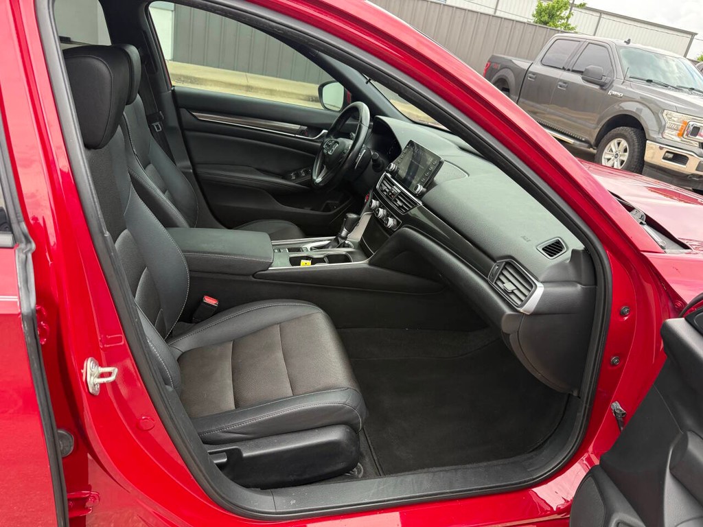 Honda Accord Sedan Vehicle Full-screen Gallery Image 10