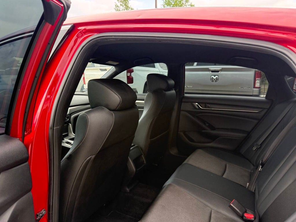 Honda Accord Sedan Vehicle Full-screen Gallery Image 12