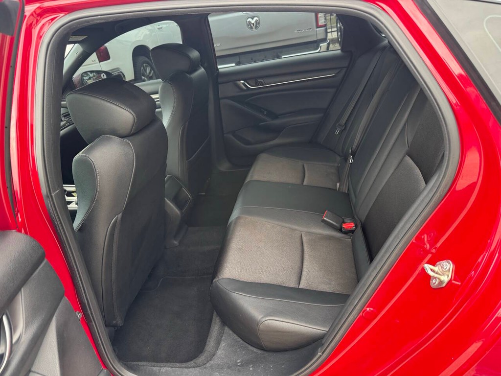 Honda Accord Sedan Vehicle Full-screen Gallery Image 13