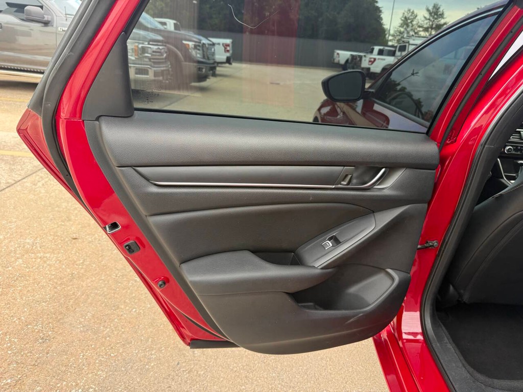 Honda Accord Sedan Vehicle Full-screen Gallery Image 14