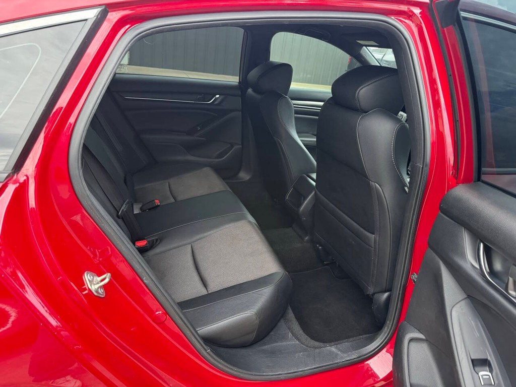 Honda Accord Sedan Vehicle Full-screen Gallery Image 15