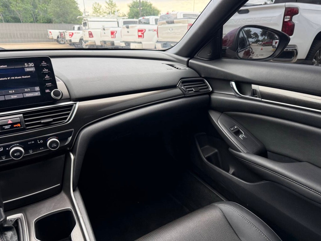 Honda Accord Sedan Vehicle Full-screen Gallery Image 20