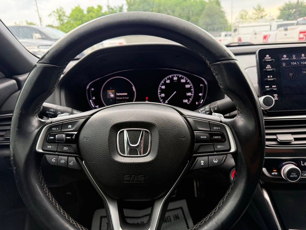 Honda Accord Sedan Vehicle Full-screen Gallery Image 23