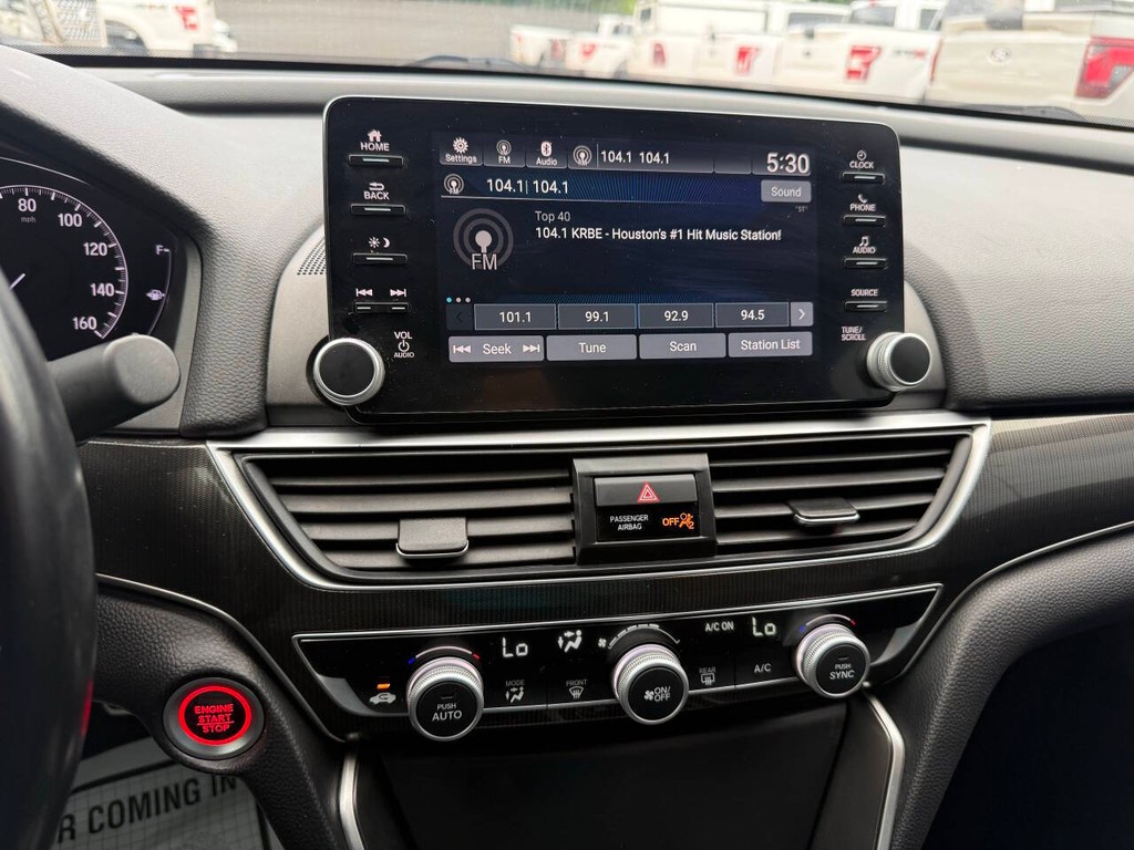 Honda Accord Sedan Vehicle Full-screen Gallery Image 24