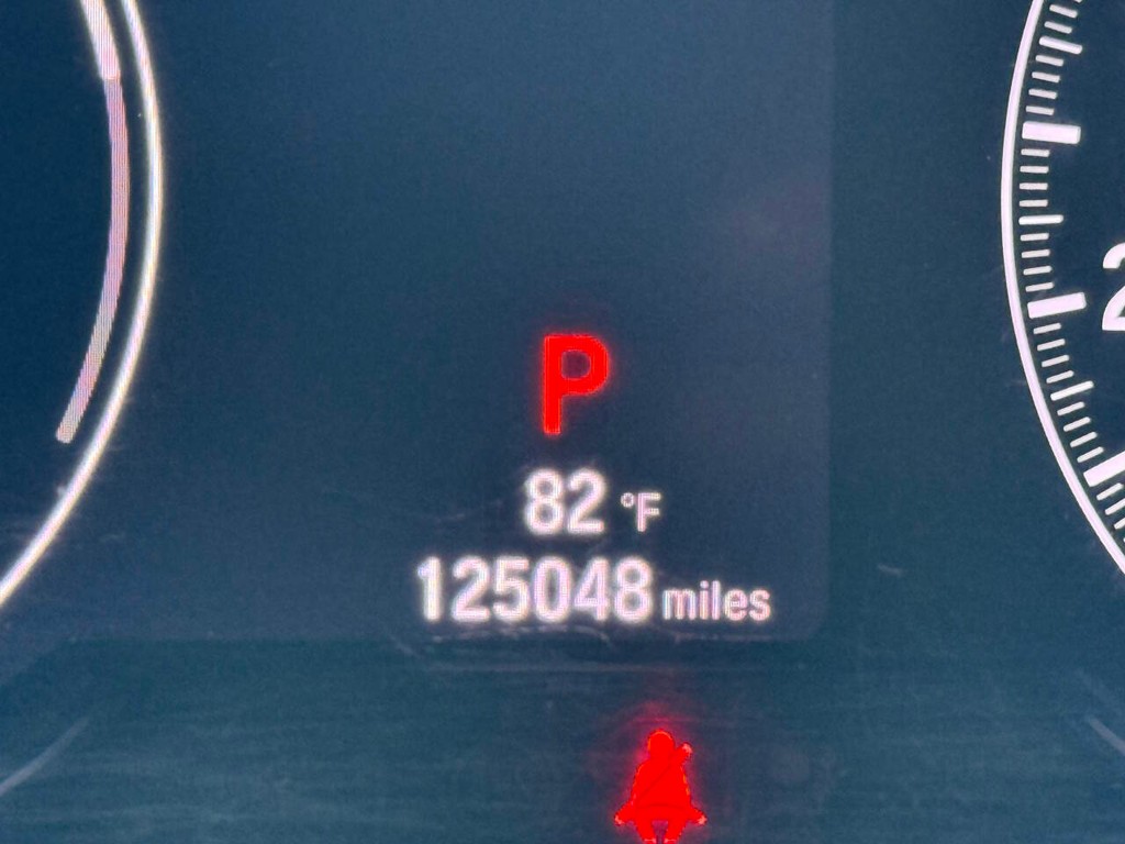 Honda Accord Sedan Vehicle Full-screen Gallery Image 34