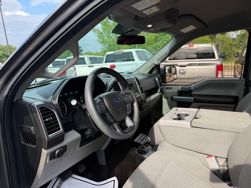 Ford F-150 Vehicle Full-screen Gallery Image 06