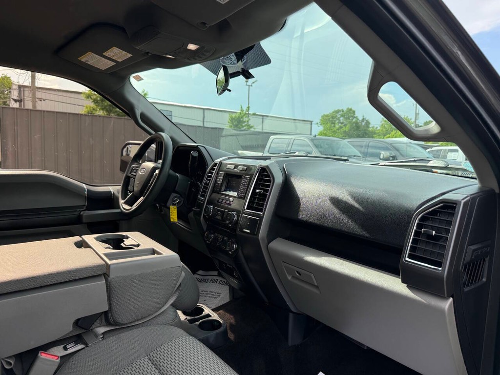 Ford F-150 Vehicle Full-screen Gallery Image 09