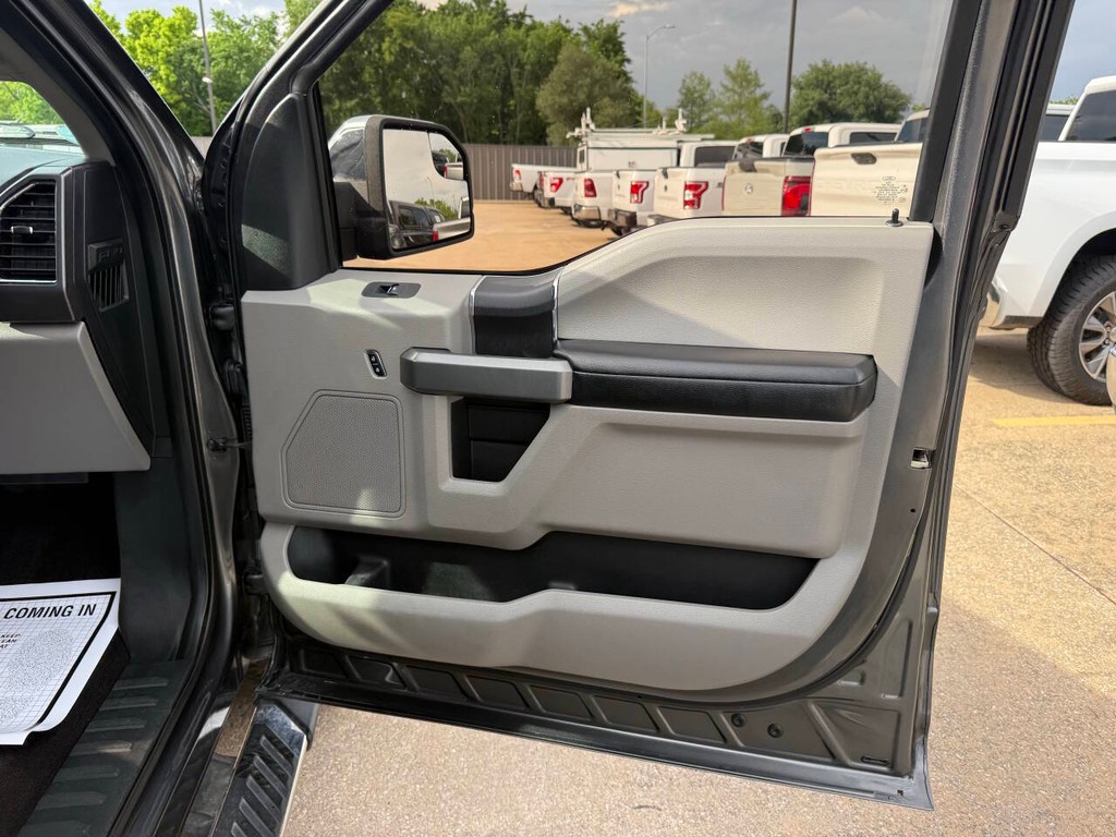 Ford F-150 Vehicle Full-screen Gallery Image 11