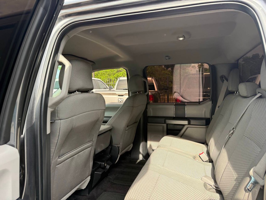 Ford F-150 Vehicle Full-screen Gallery Image 12