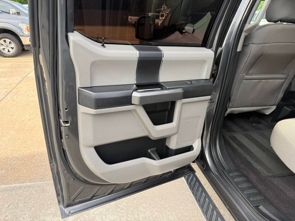 Ford F-150 Vehicle Full-screen Gallery Image 14