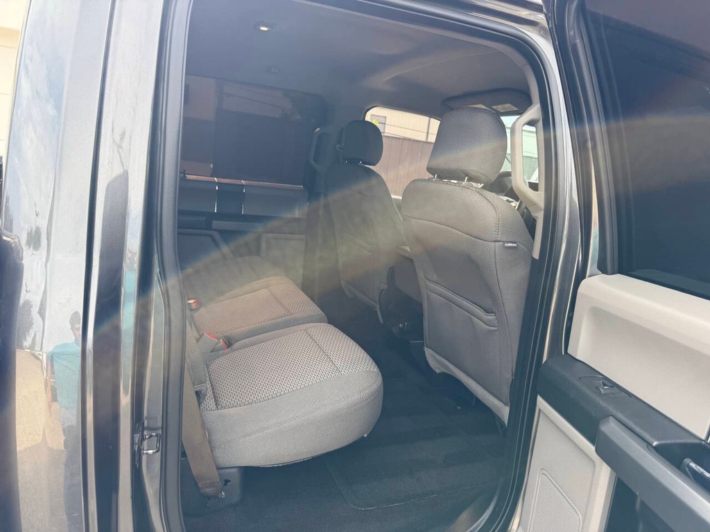 Ford F-150 Vehicle Full-screen Gallery Image 15