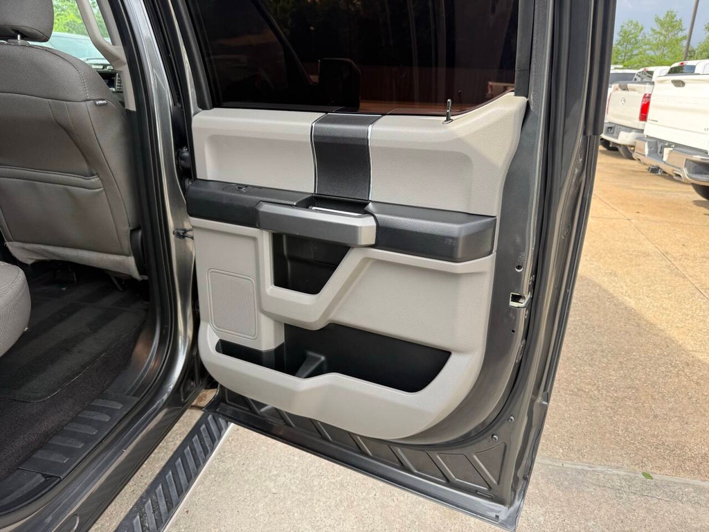 Ford F-150 Vehicle Full-screen Gallery Image 16