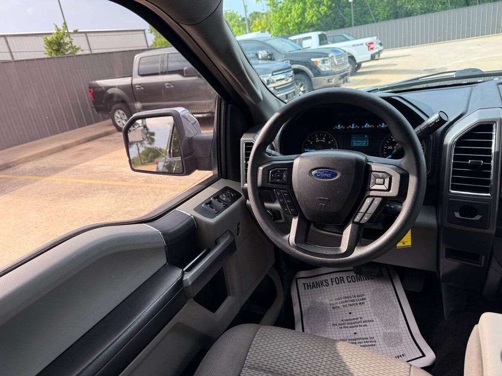 Ford F-150 Vehicle Full-screen Gallery Image 19