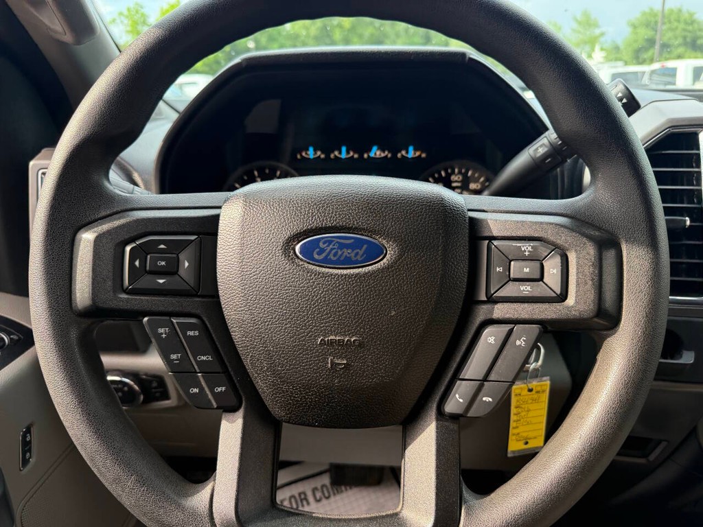 Ford F-150 Vehicle Full-screen Gallery Image 23