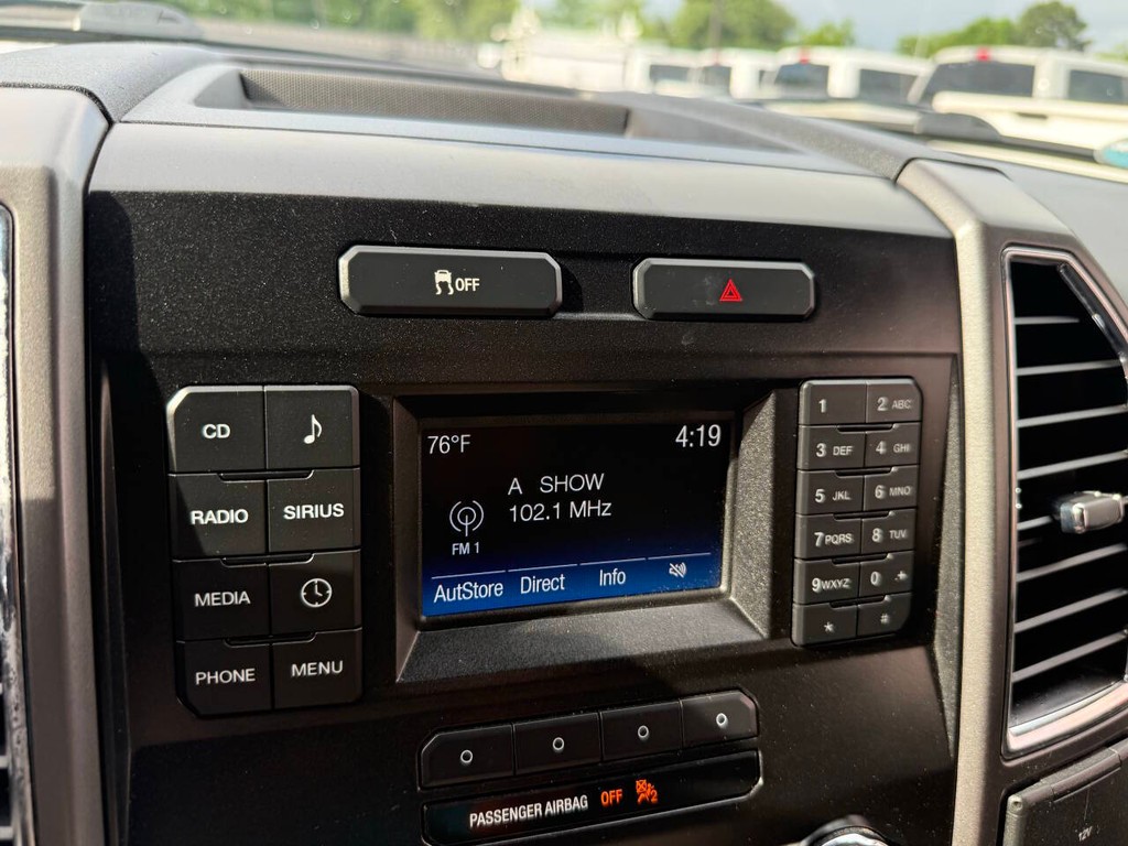 Ford F-150 Vehicle Full-screen Gallery Image 25