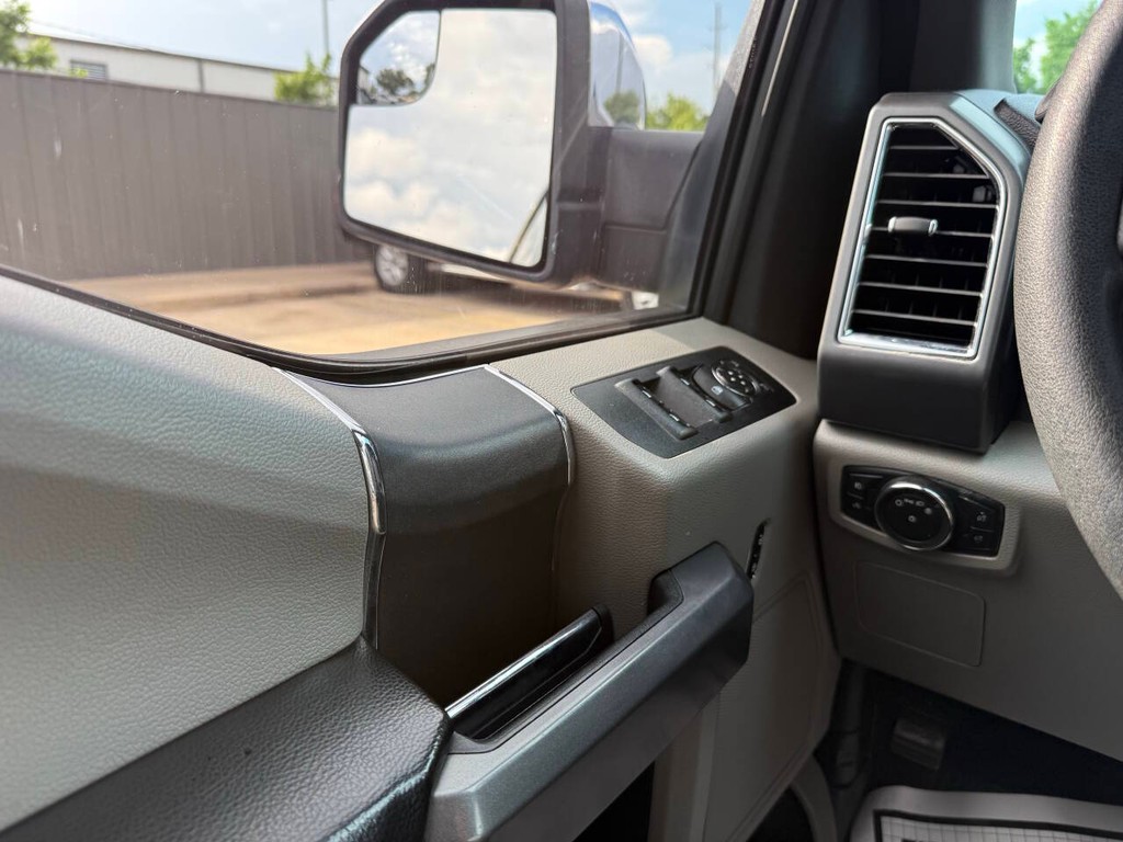 Ford F-150 Vehicle Full-screen Gallery Image 29