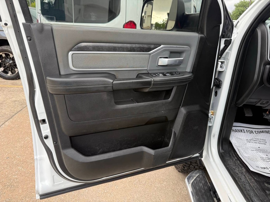 Ram 2500 Vehicle Full-screen Gallery Image 08