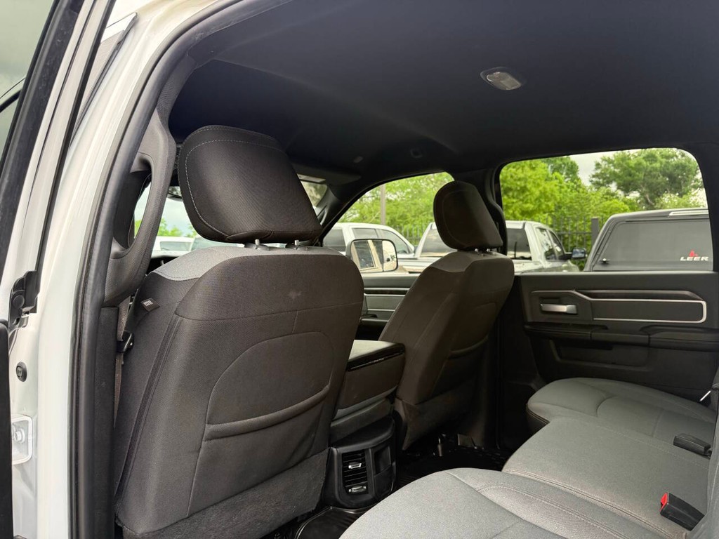 Ram 2500 Vehicle Full-screen Gallery Image 12