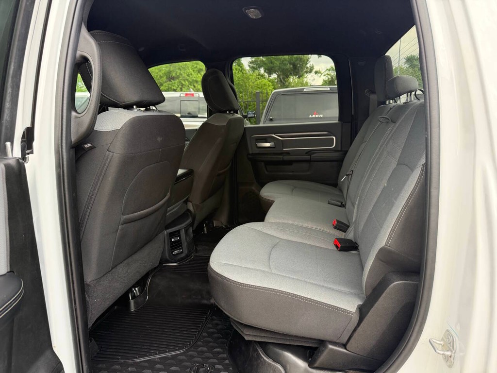 Ram 2500 Vehicle Full-screen Gallery Image 13