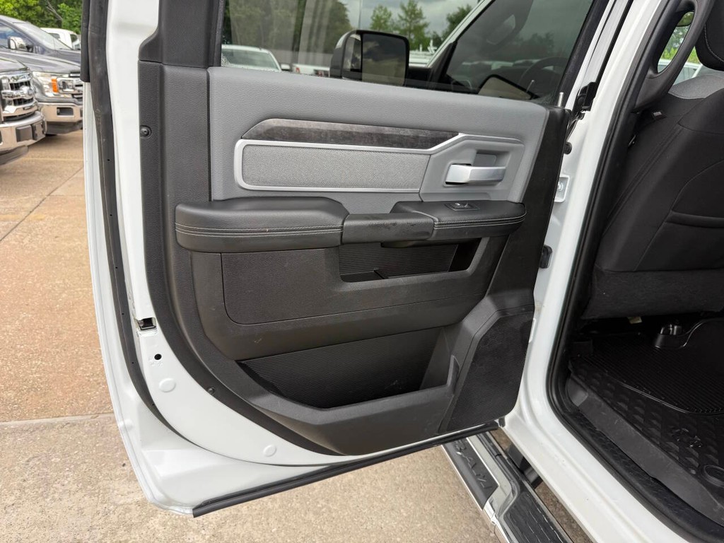 Ram 2500 Vehicle Full-screen Gallery Image 14