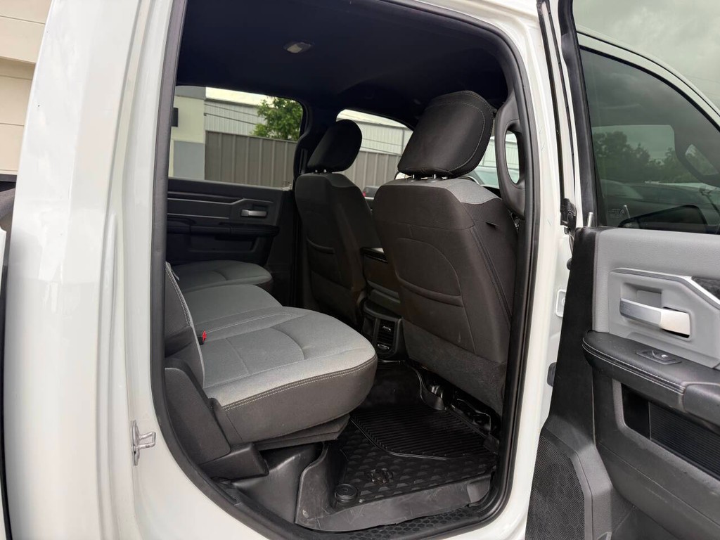 Ram 2500 Vehicle Full-screen Gallery Image 15