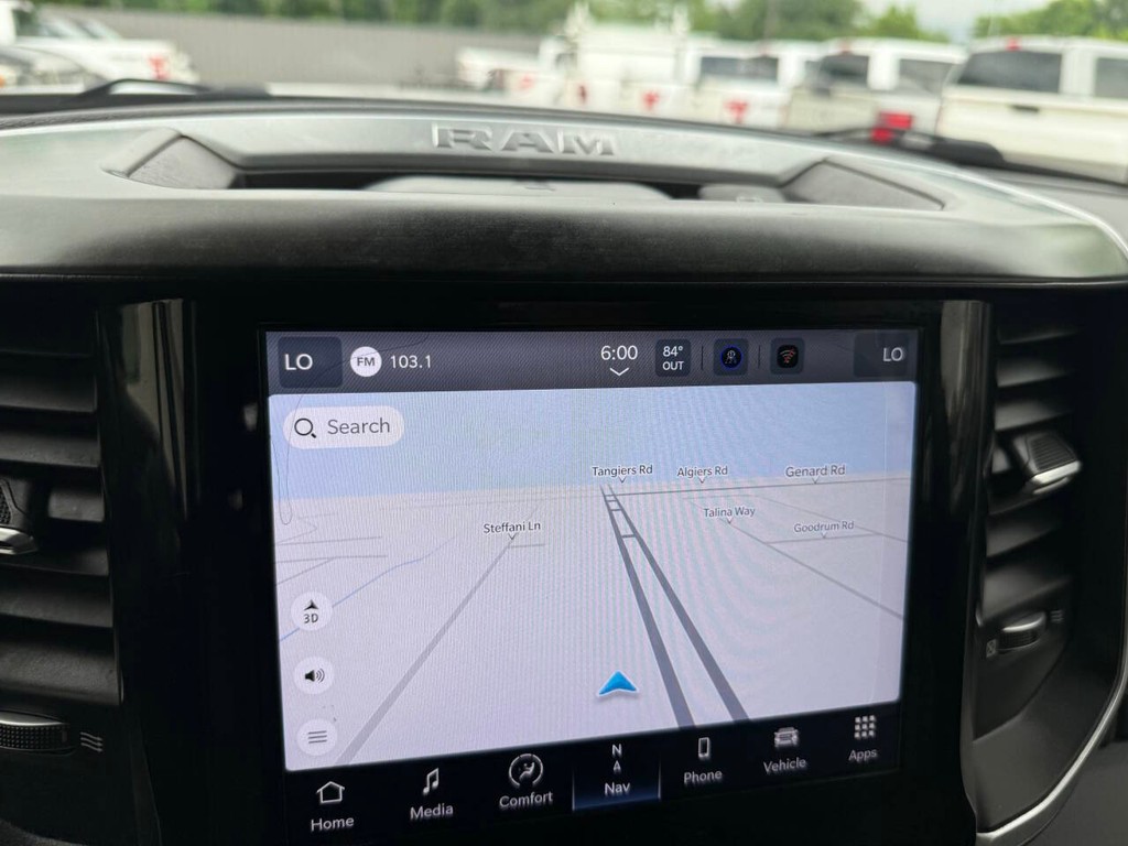 Ram 2500 Vehicle Full-screen Gallery Image 25