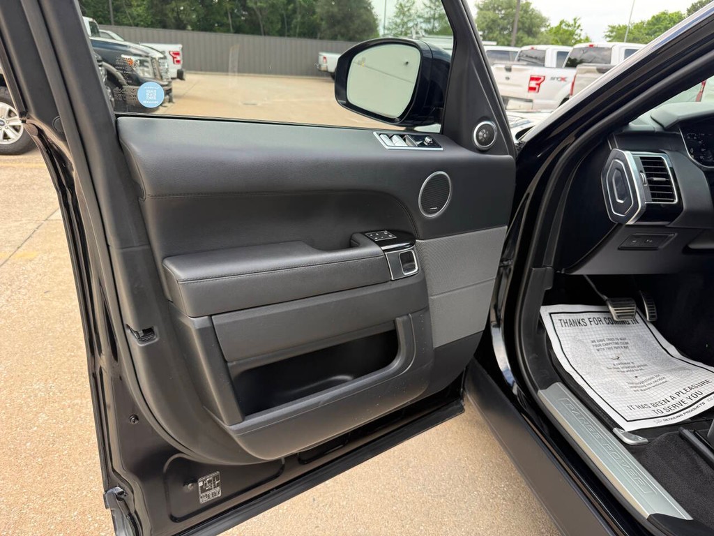 Land Rover Range Rover Sport Vehicle Full-screen Gallery Image 08