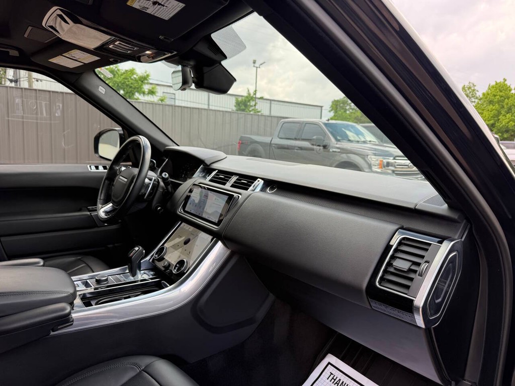 Land Rover Range Rover Sport Vehicle Full-screen Gallery Image 09