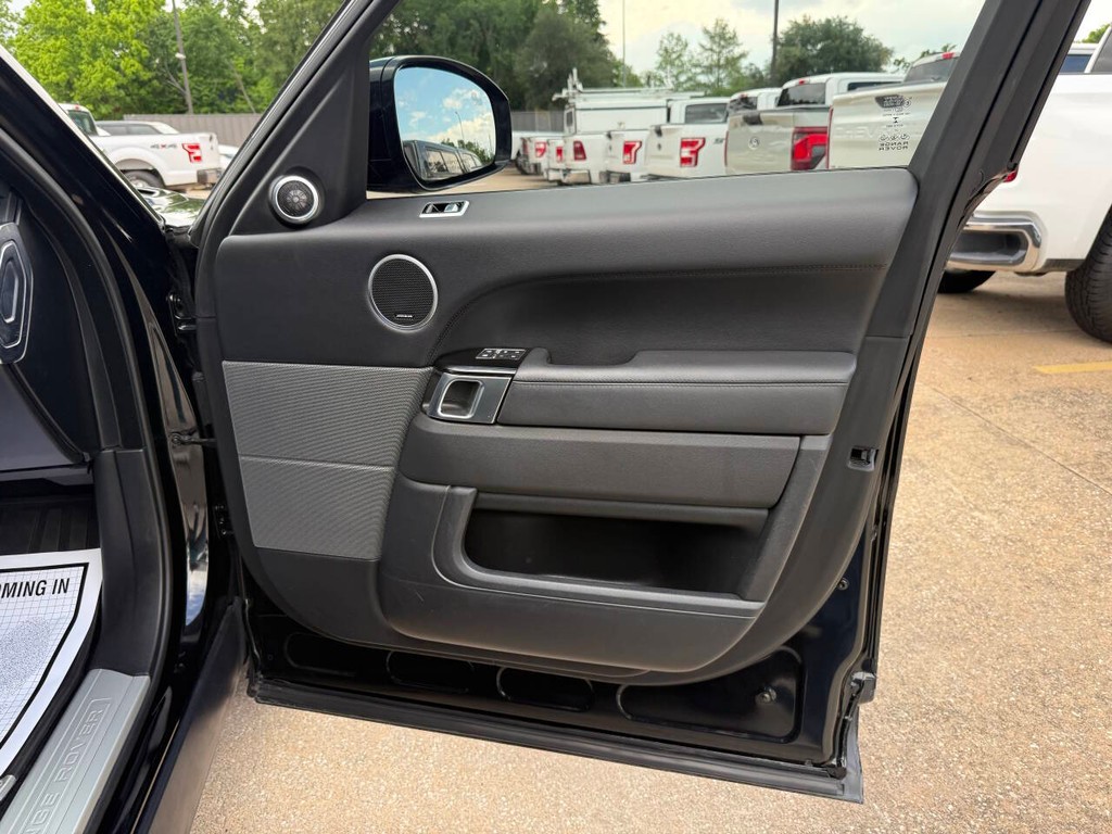 Land Rover Range Rover Sport Vehicle Full-screen Gallery Image 11