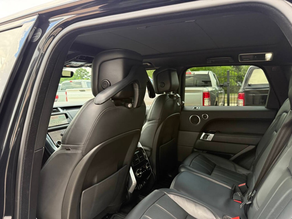 Land Rover Range Rover Sport Vehicle Full-screen Gallery Image 12