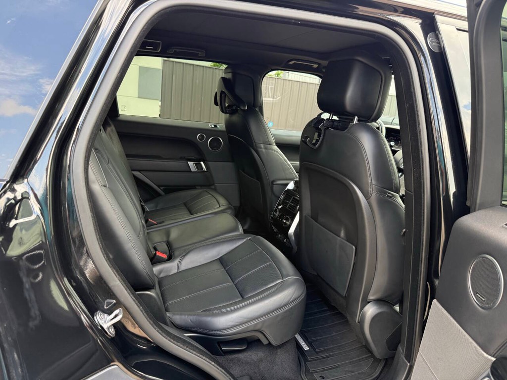 Land Rover Range Rover Sport Vehicle Full-screen Gallery Image 15