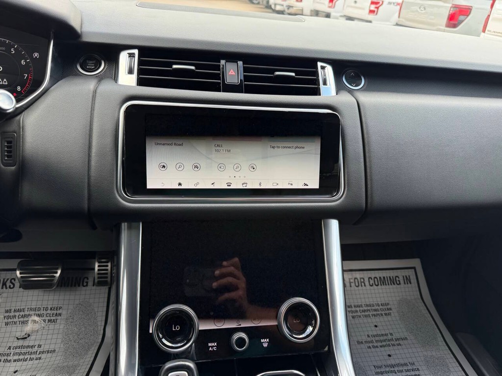 Land Rover Range Rover Sport Vehicle Full-screen Gallery Image 24