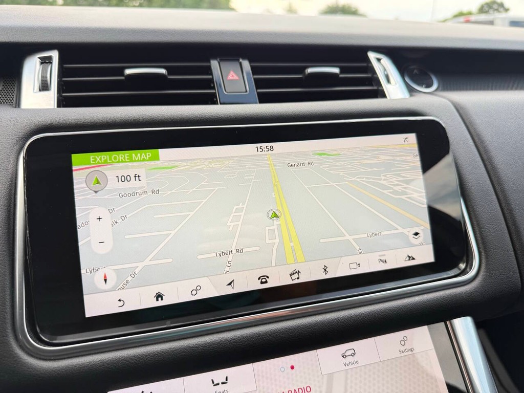 Land Rover Range Rover Sport Vehicle Full-screen Gallery Image 25