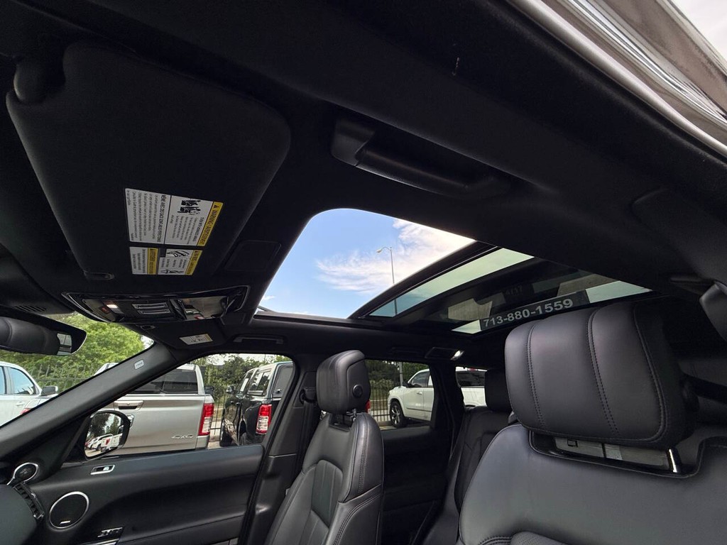 Land Rover Range Rover Sport Vehicle Full-screen Gallery Image 29