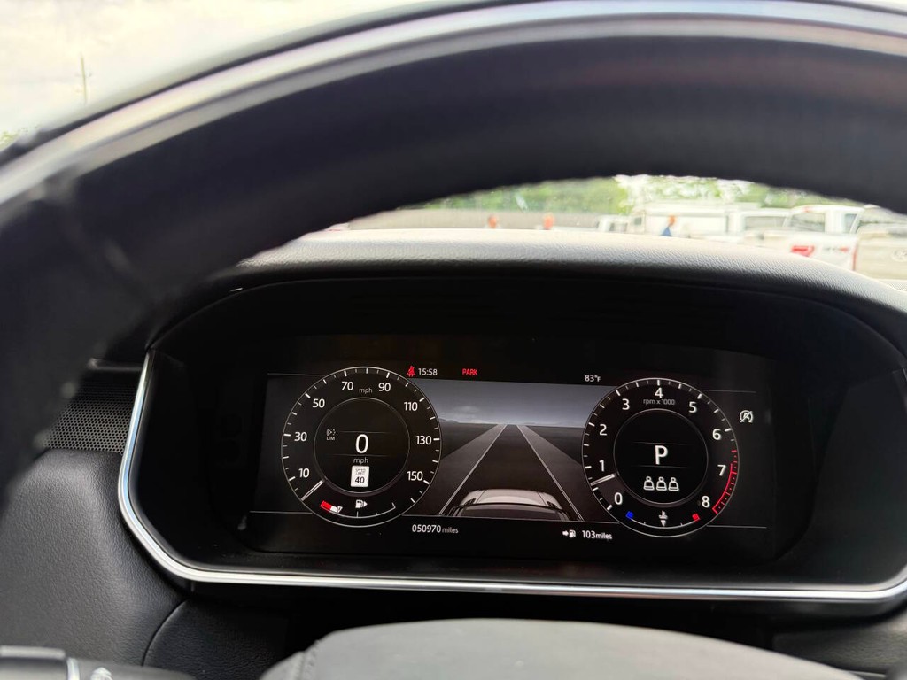 Land Rover Range Rover Sport Vehicle Full-screen Gallery Image 31