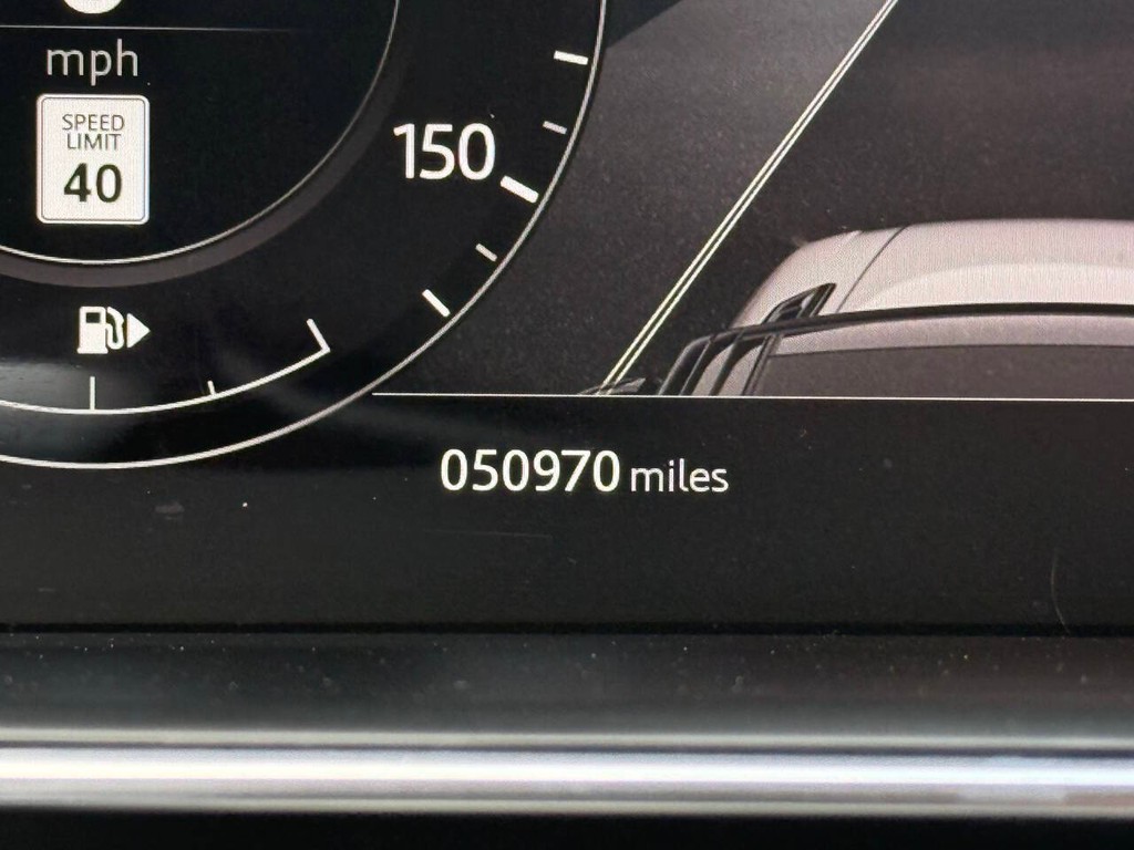 Land Rover Range Rover Sport Vehicle Full-screen Gallery Image 32