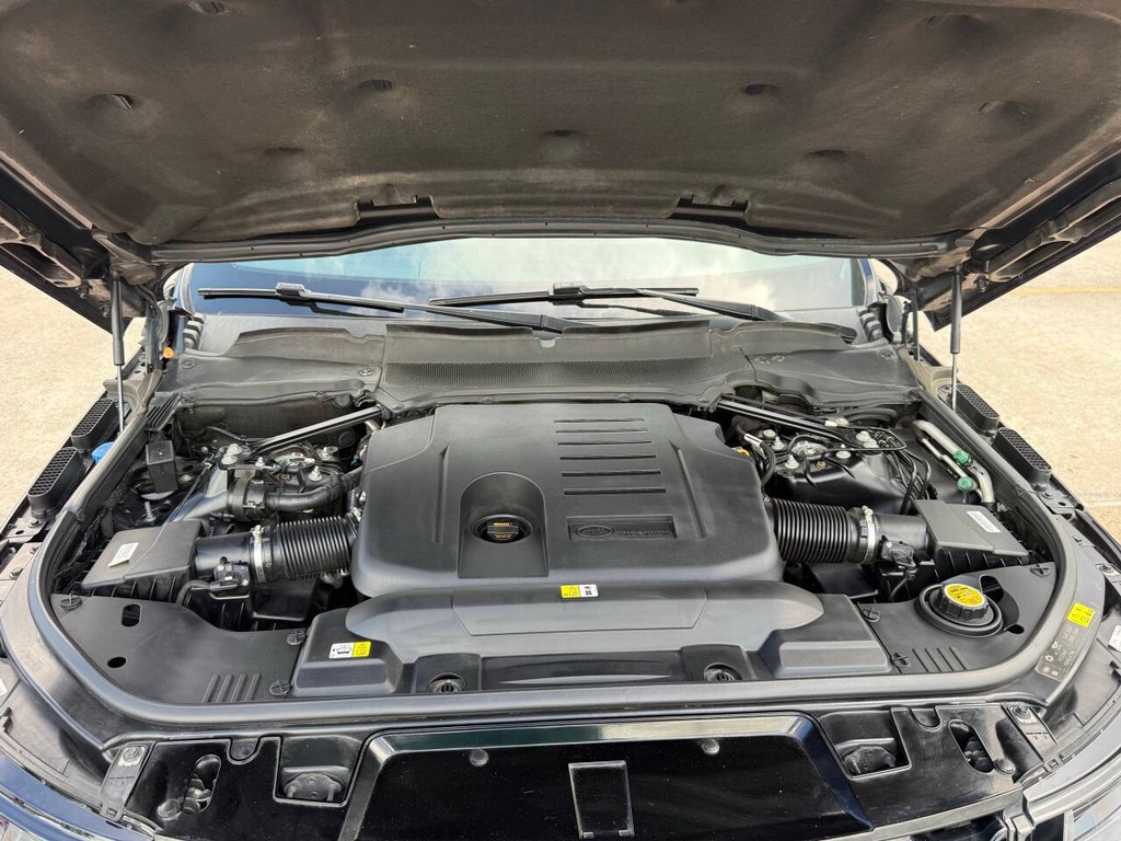 Land Rover Range Rover Sport Vehicle Full-screen Gallery Image 34
